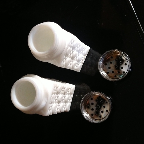 Milk Glass Salt and Pepper Shakers Atomic Pattern - Picture 9 of 11